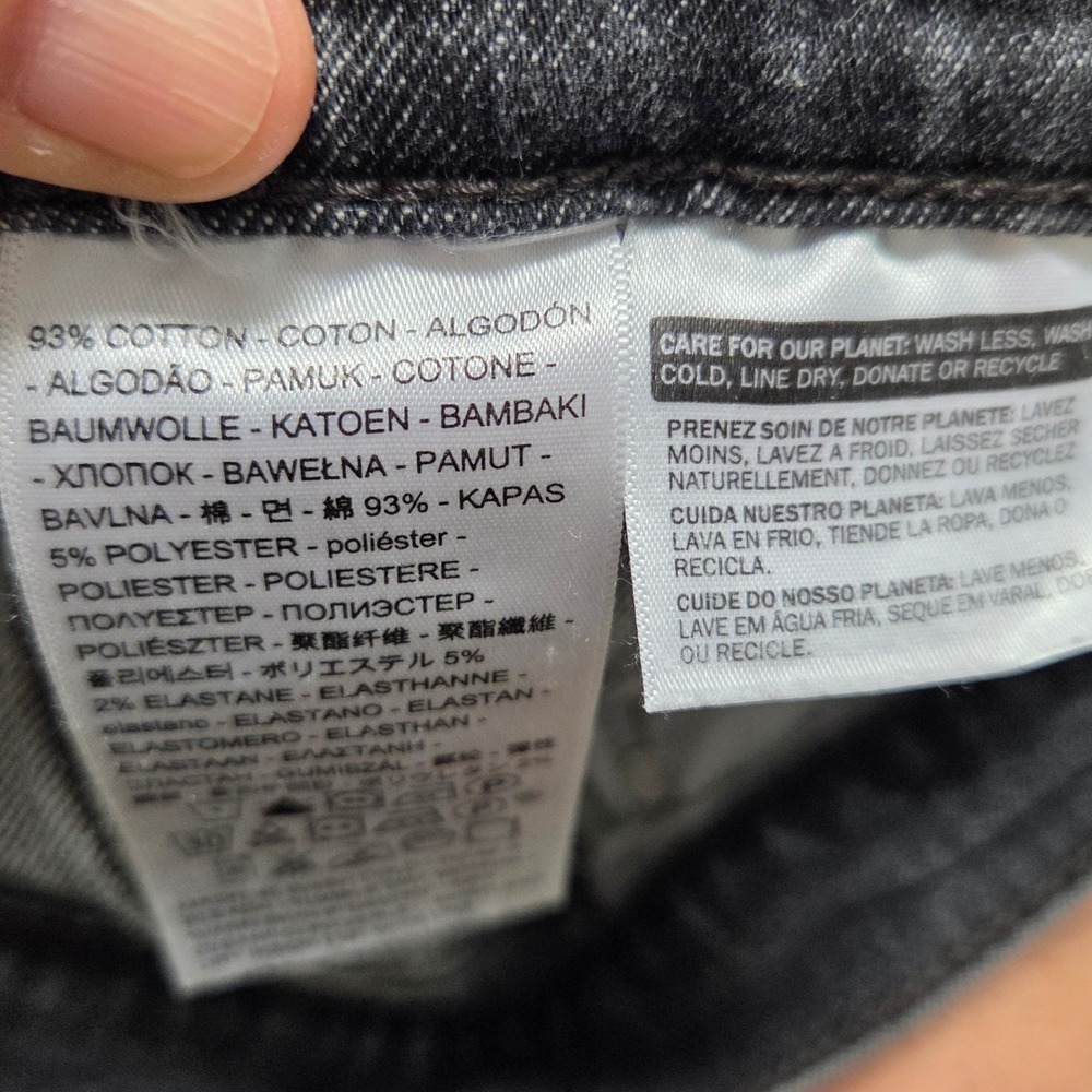 Levi's‎ Wedgie Skinny Jeans Distressed Hem Black Wash Denim Women's Size 29 - Picture 8 of 8